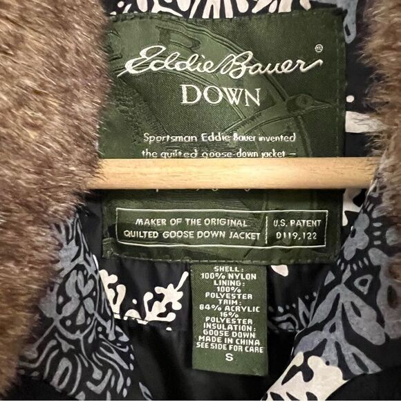 Eddie Bauer snowflake down vest with fur collar S - Picture 6 of 6